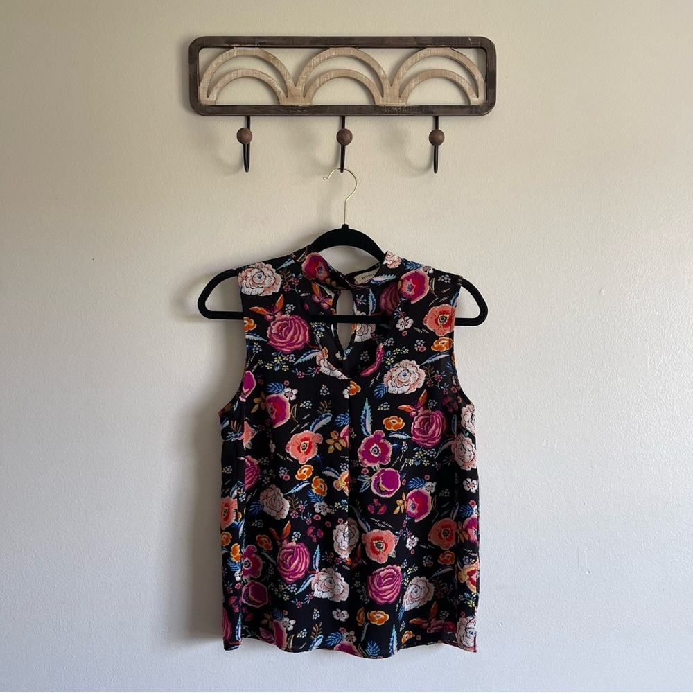 Monteau Los Angeles women’s floral sleeveless blouse scalloped neck tank top